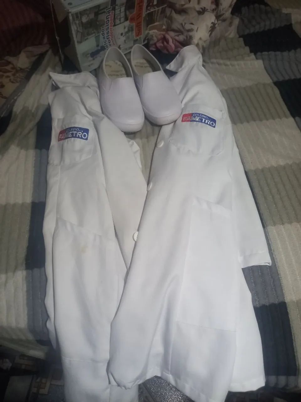 Vendo  sapato e jaleco de tec.enfermagem