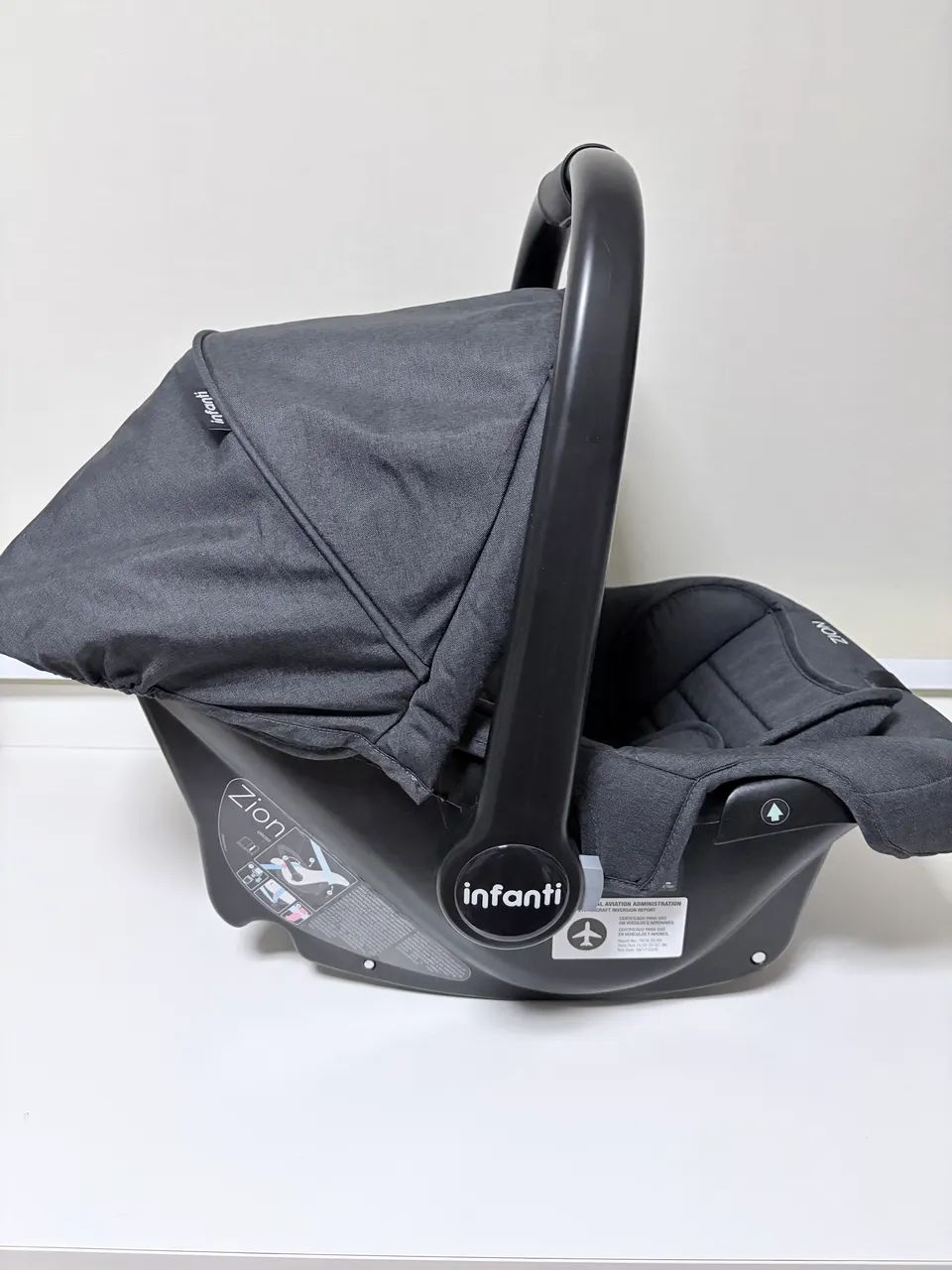 Bebê conforto zion sem base preto - marca Infanti 