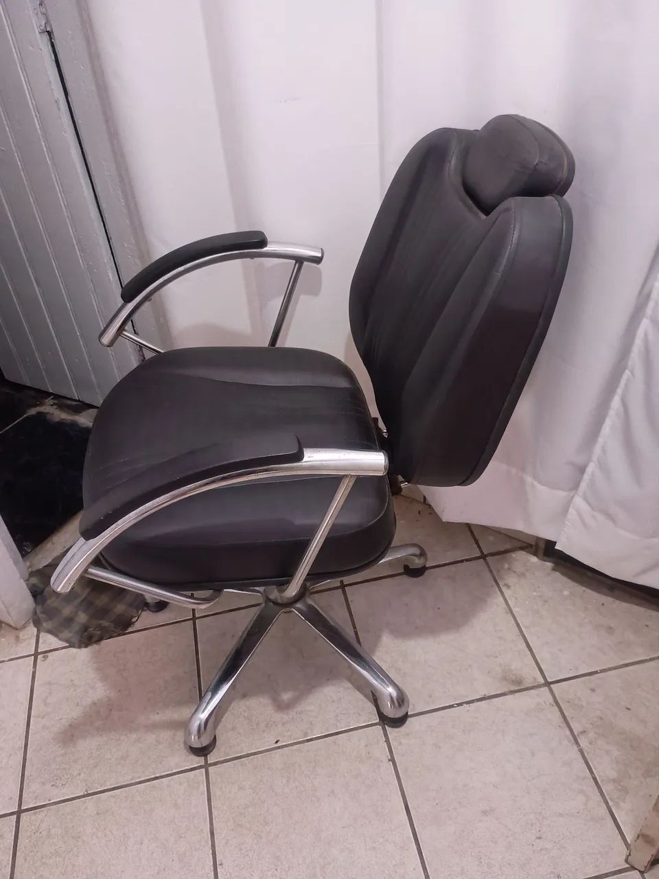 Cadeira de cabeleireiro em perfeito estado de conservação. Seu salão e seus clientes merec - Foto 4