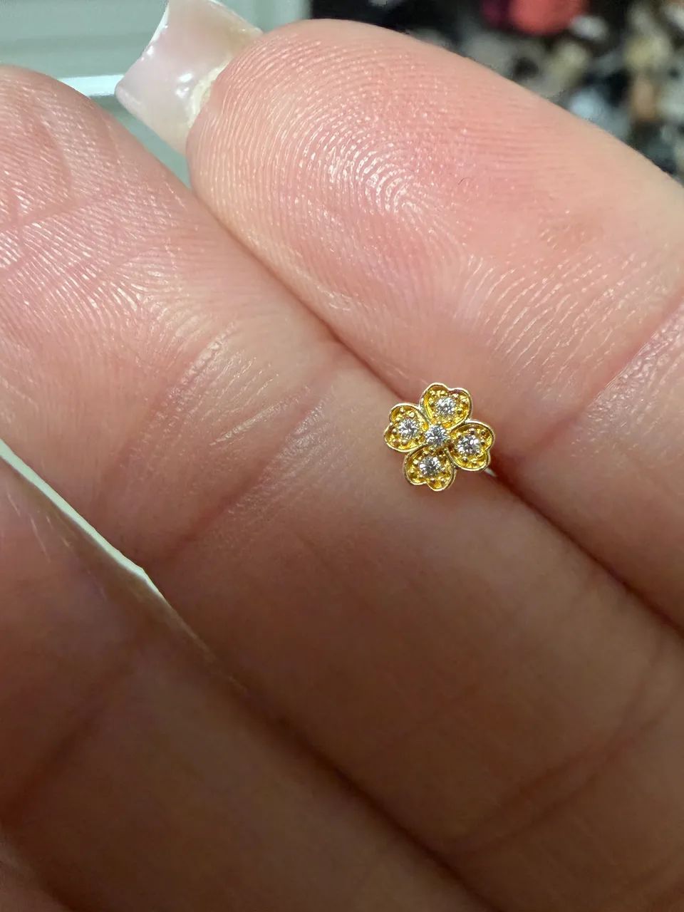Brinco de trevo de ouro com brilhantes novo