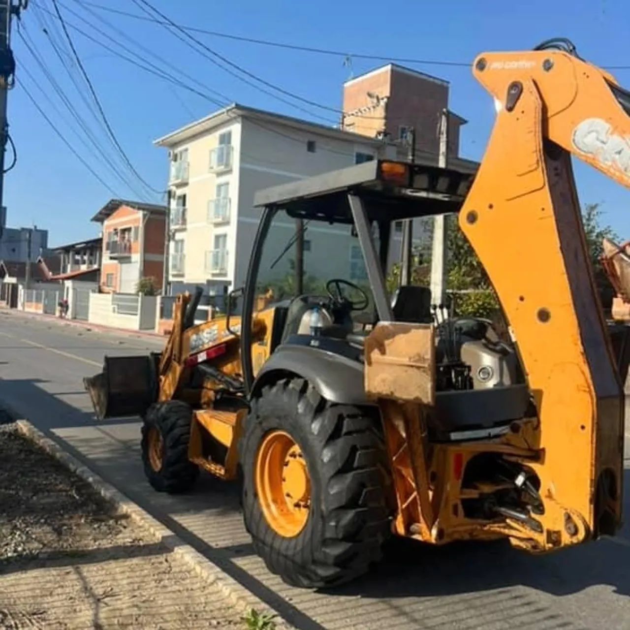 RETROESCAVADEIRA CASE 580N 4X4 ANO 2014