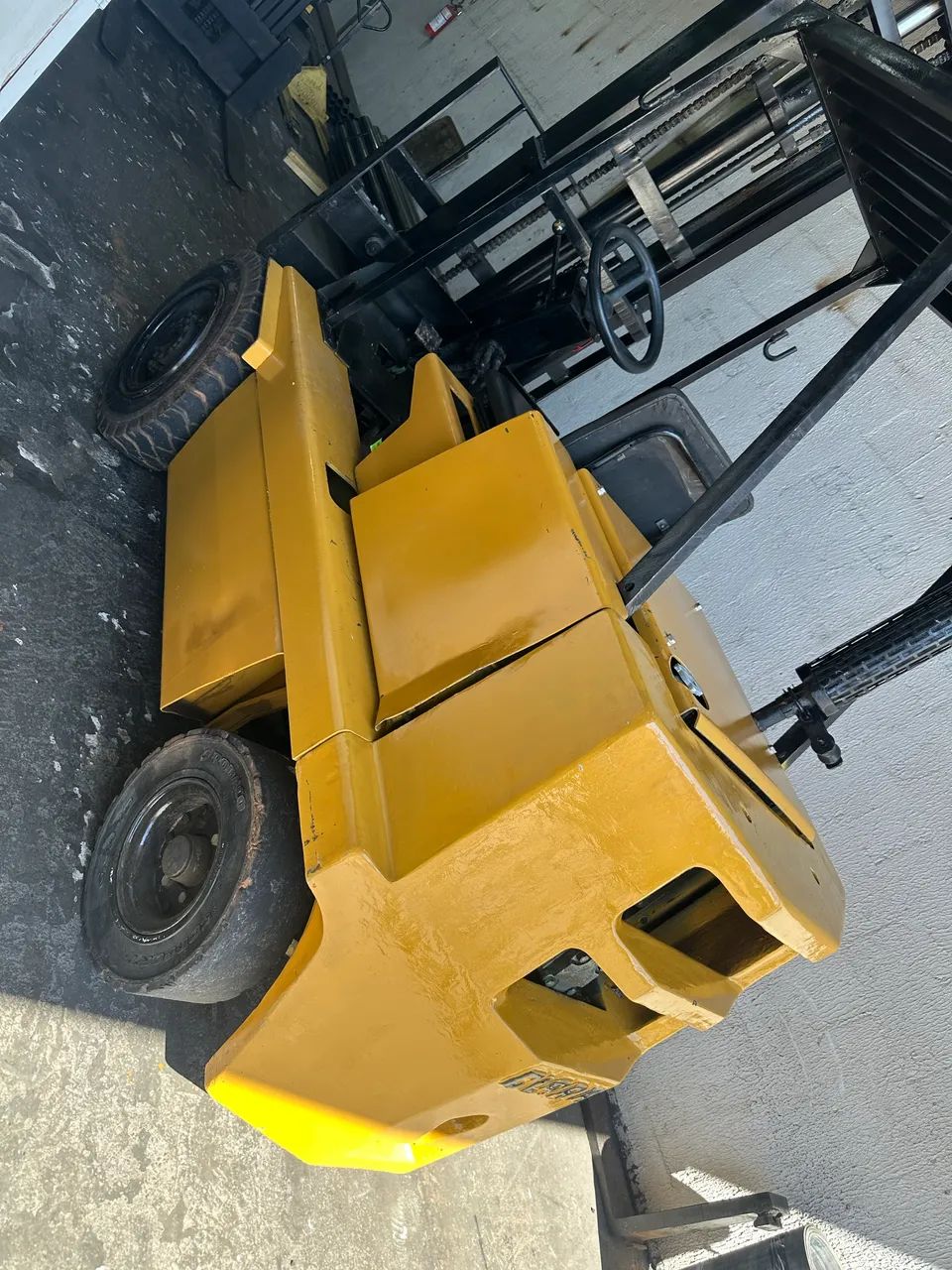 Empilhadeira Clark C-300 Diesel, 2500kg