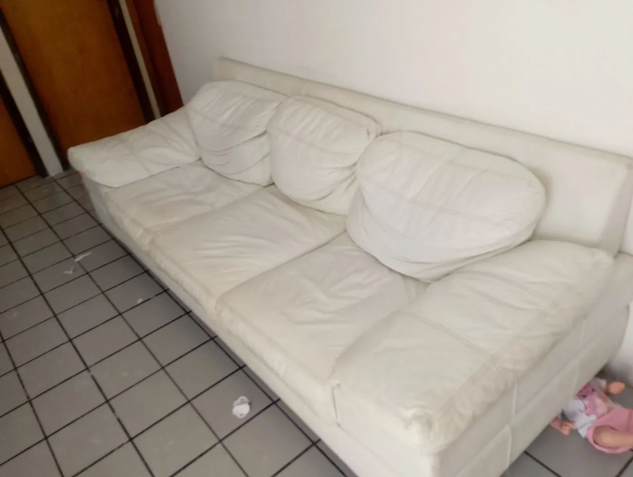Aproveite sofá em couro legítimo 