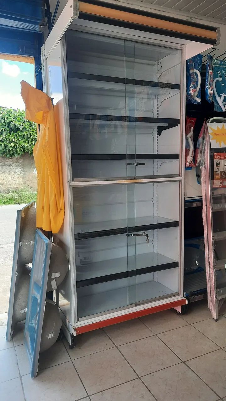 Gôndola vitrine de vidro com portas de correr e fechadura 2m X 1m