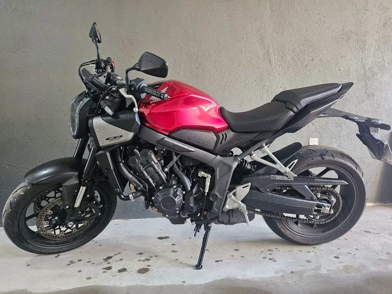 Honda cb650r vendo ou financio!