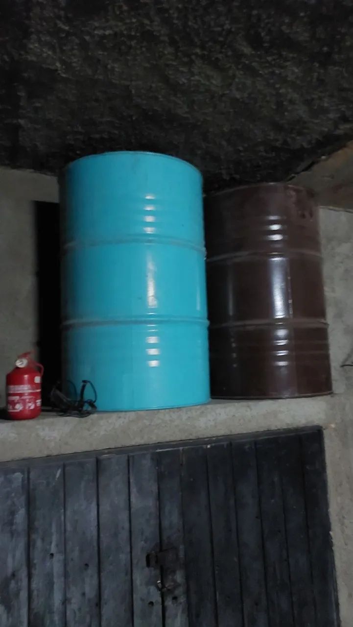 VENDO DOIS BARRIL DE 200 LT ! EM PERFEITO ESTADO!  - Foto 2