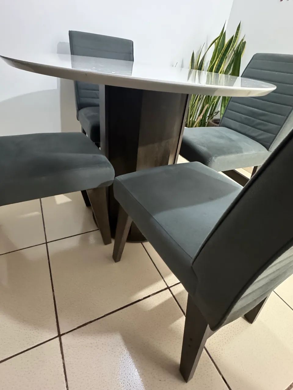 Mesa 4 lugares com 4 cadeiras