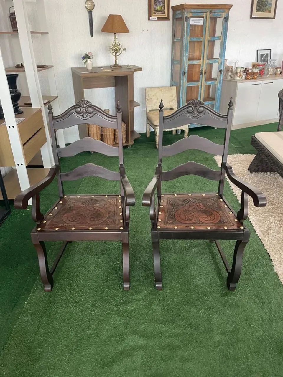 Mesa de madeira com braços  - Foto 2