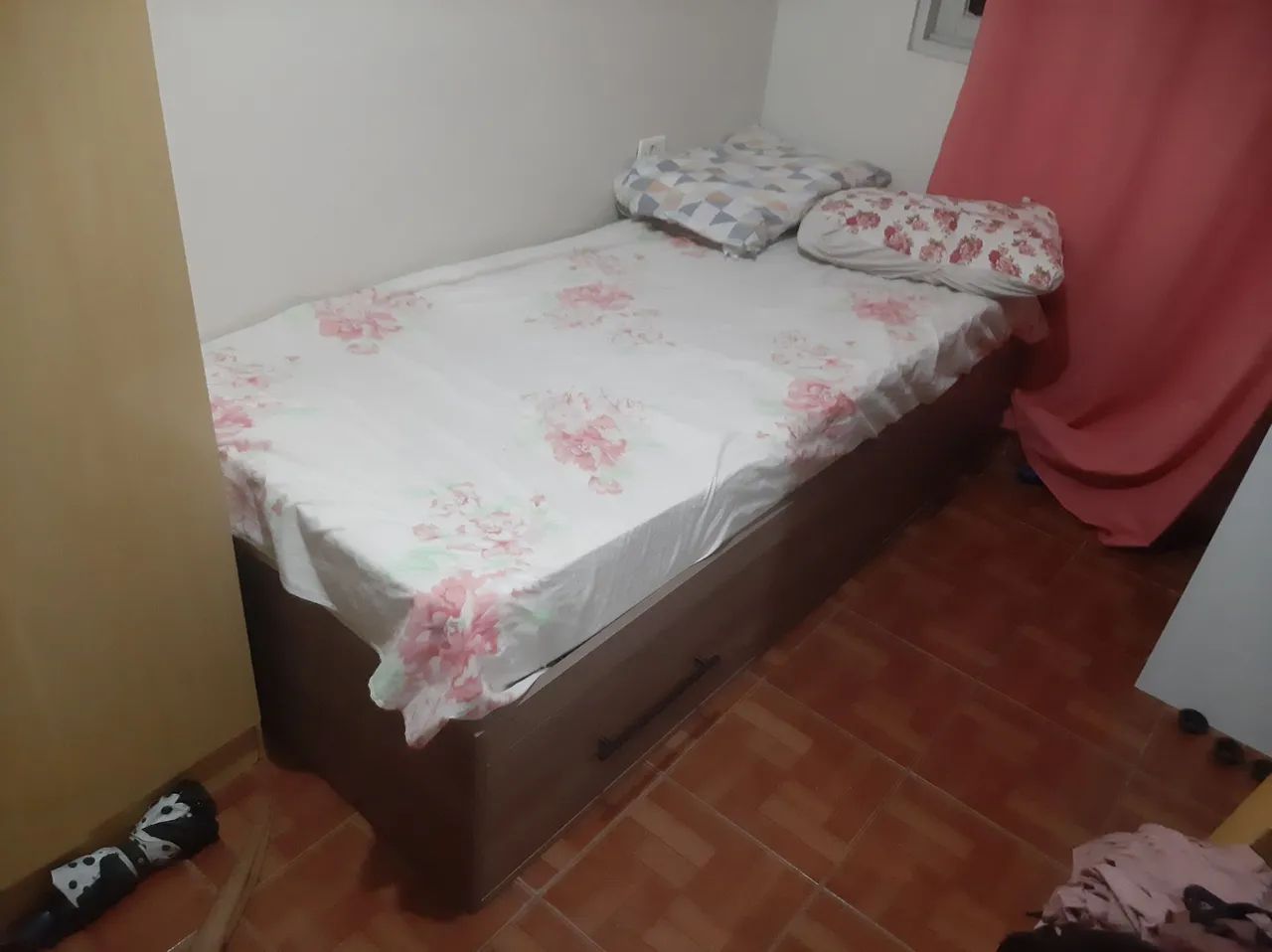 Vendo Cama de Solteiro MDF Com Colchão 