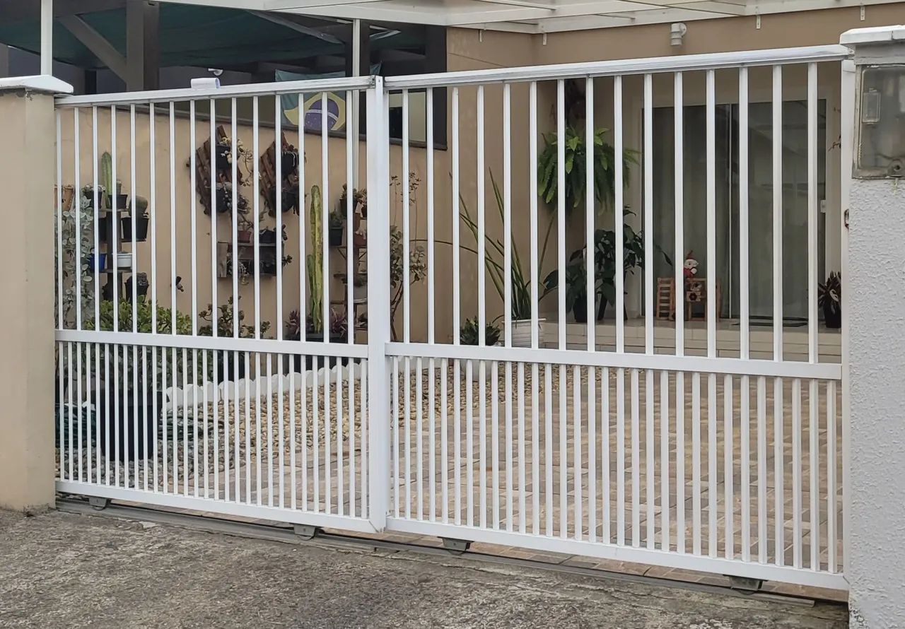 White Aluminum Gate64985879431297121