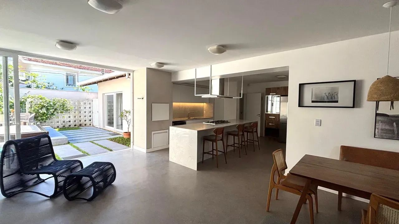 Casa a poucos metros do mar