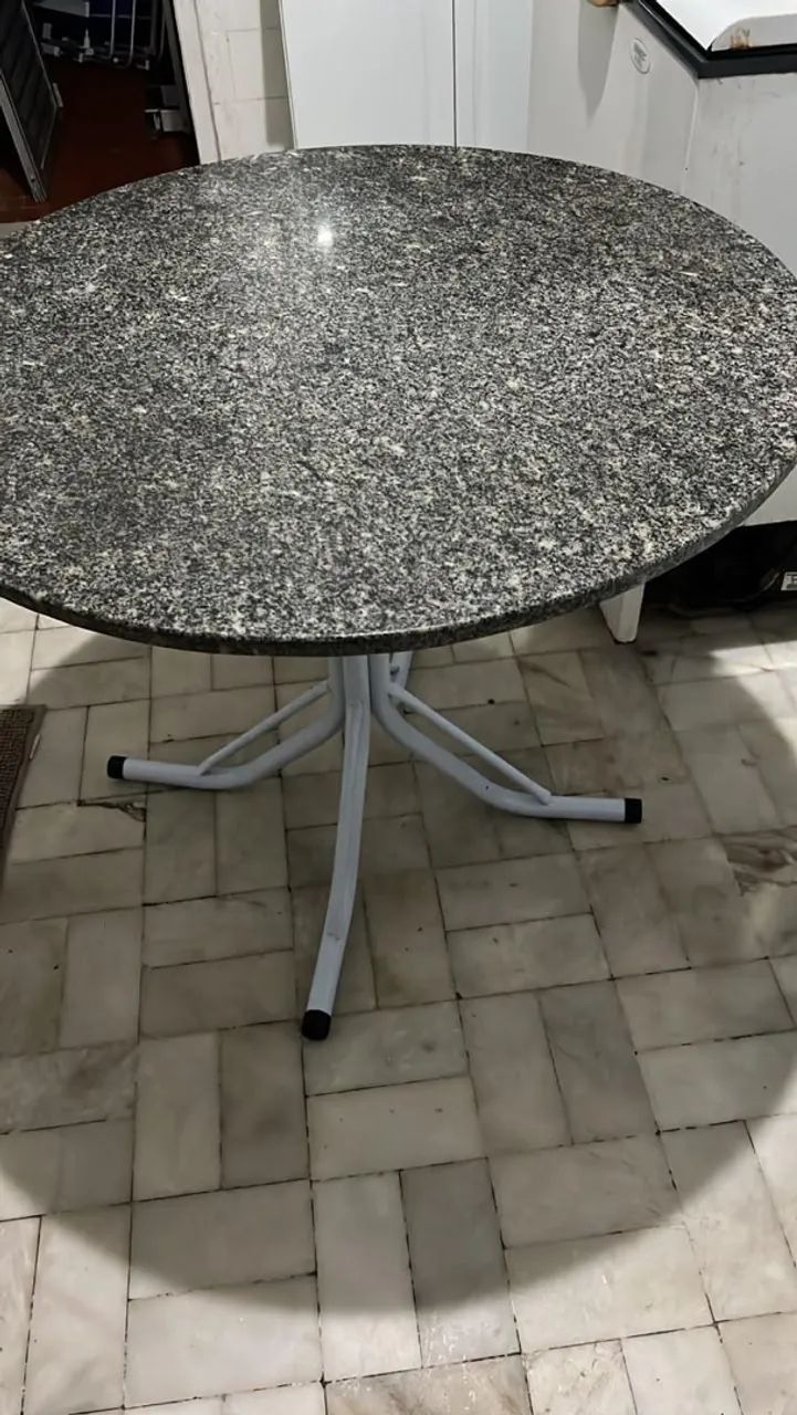 Mesa Redonda de Granito com Pé de Metal - Foto 2