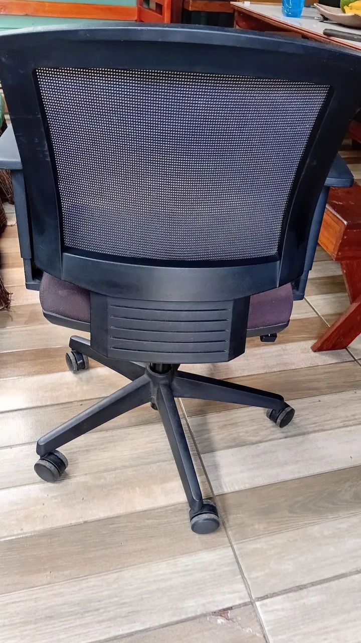 Vendo Cadeira usada de escritório em bom estado de uso - Foto 2