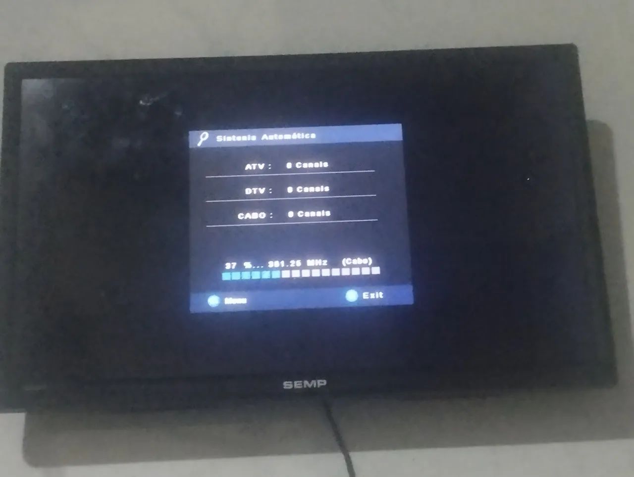 Estou vendendo essa tv está funcionando normal  - Foto 2