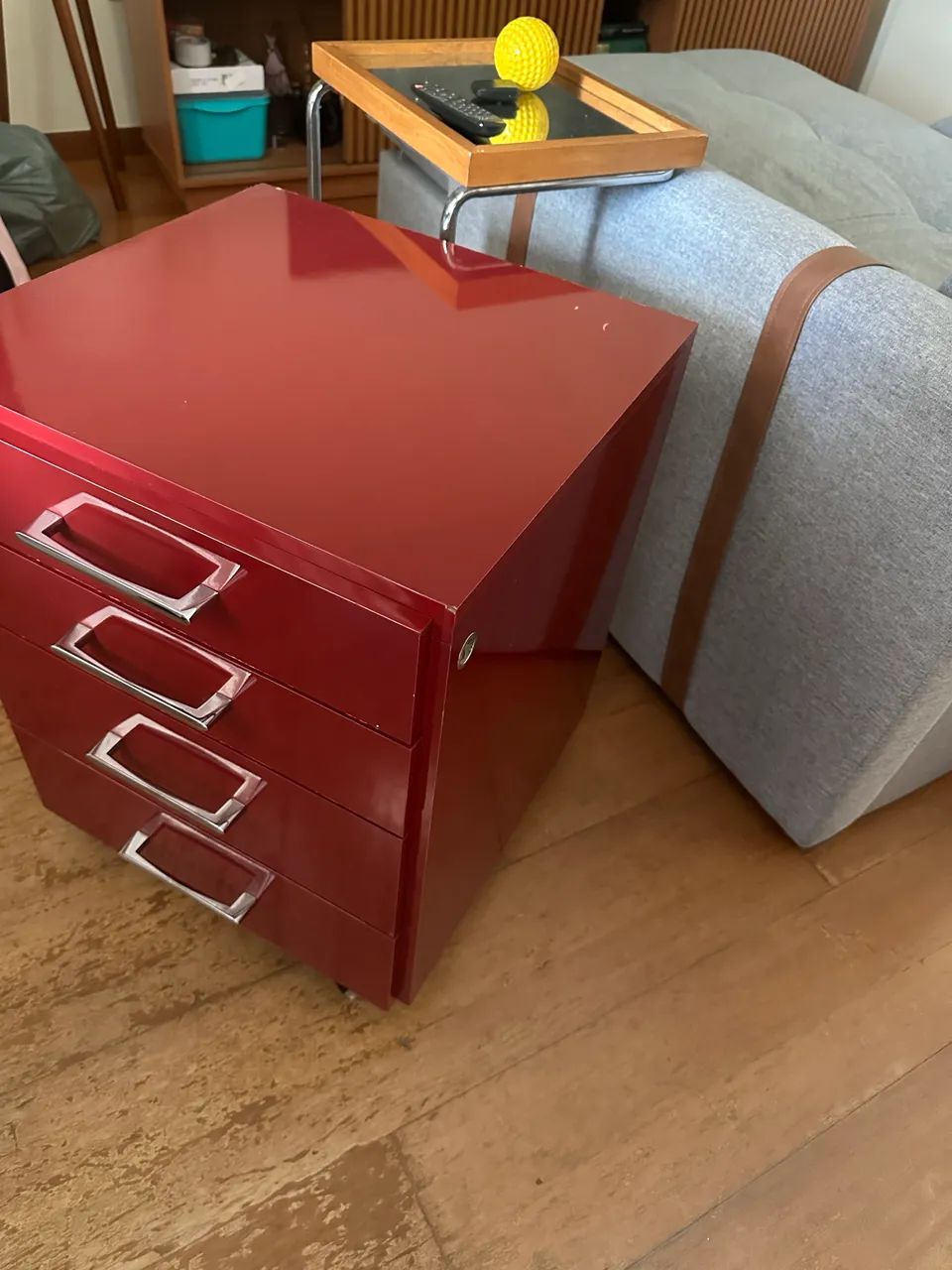 Gaveteiro Vermelho com 4 Gavetas e Rodízios