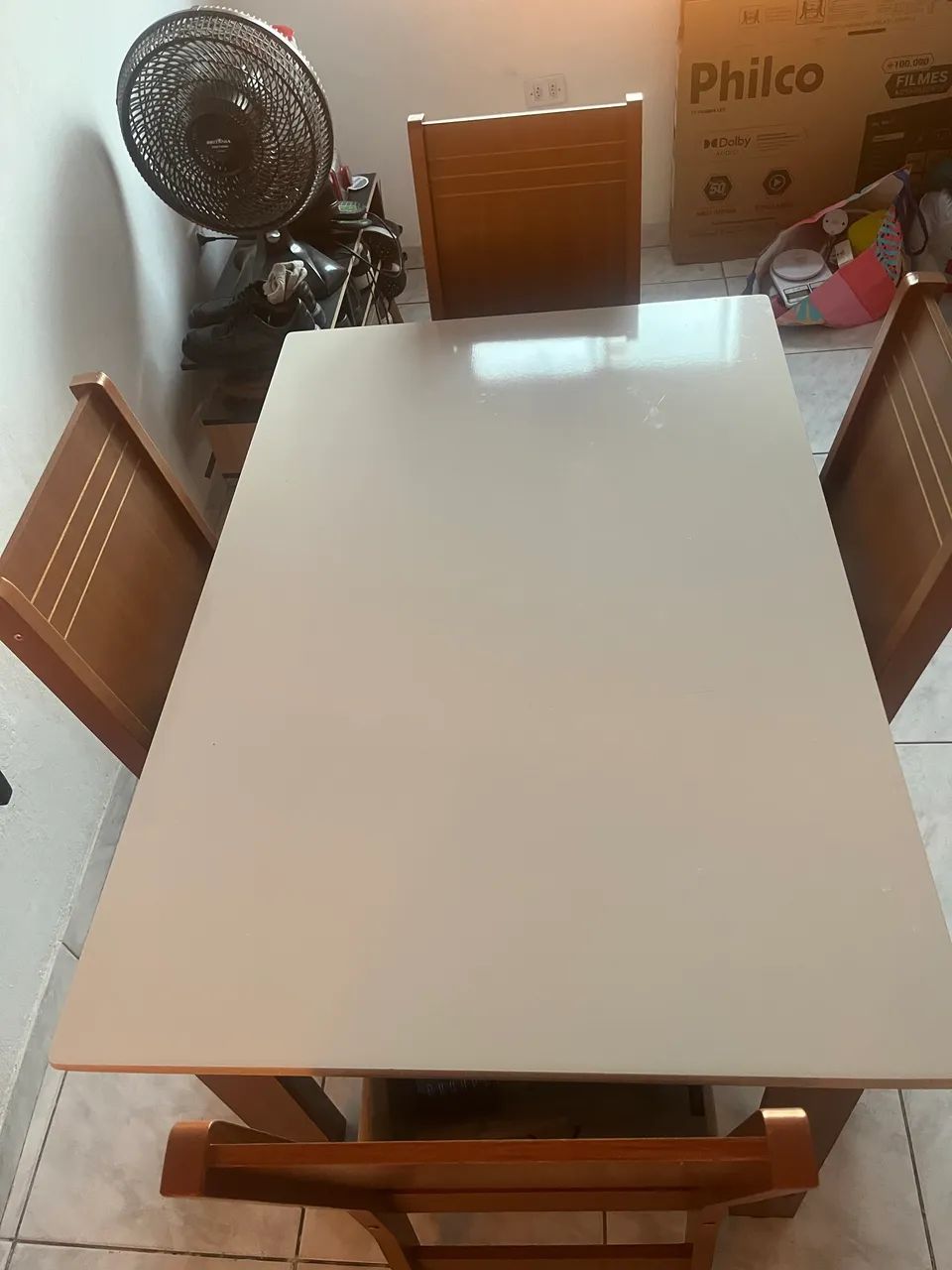 Mesa com quatro cadeiras  - Foto 2