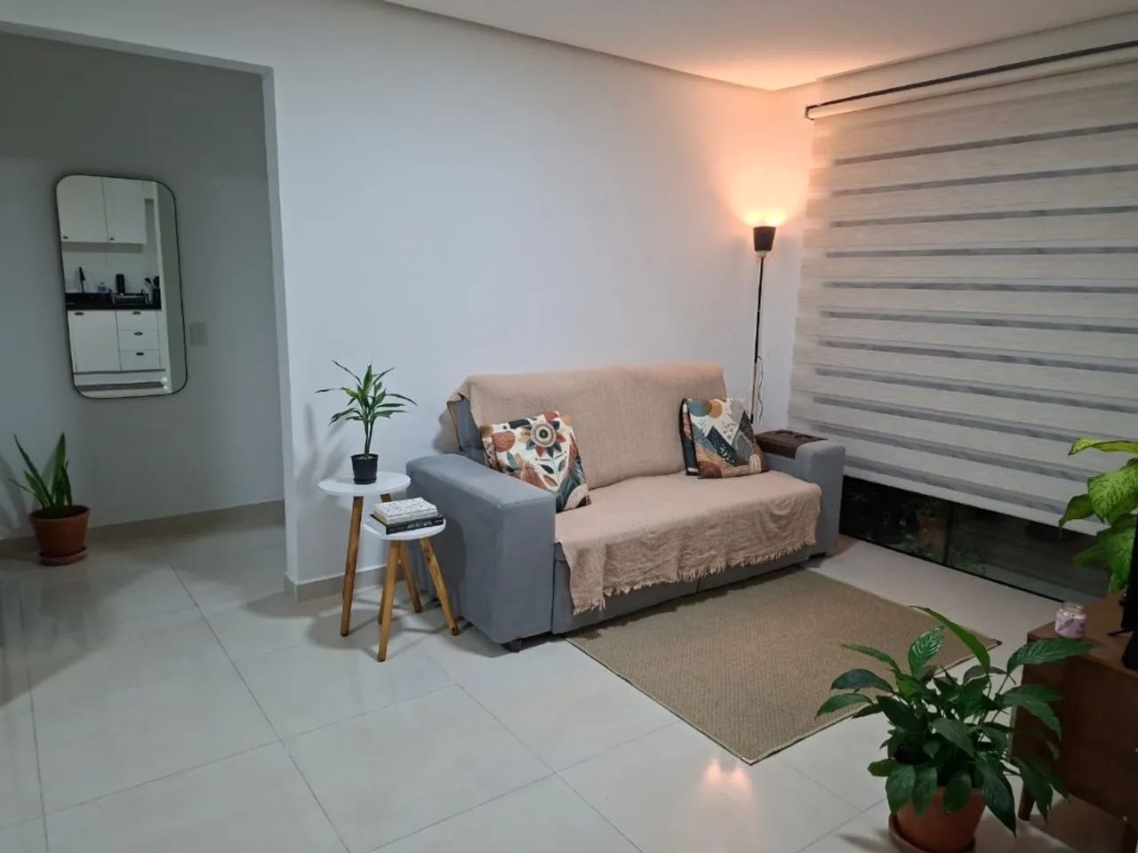 Apartamento semi mobiliado com 2 dormitórios + sacada nos Ingleses! - Foto 5