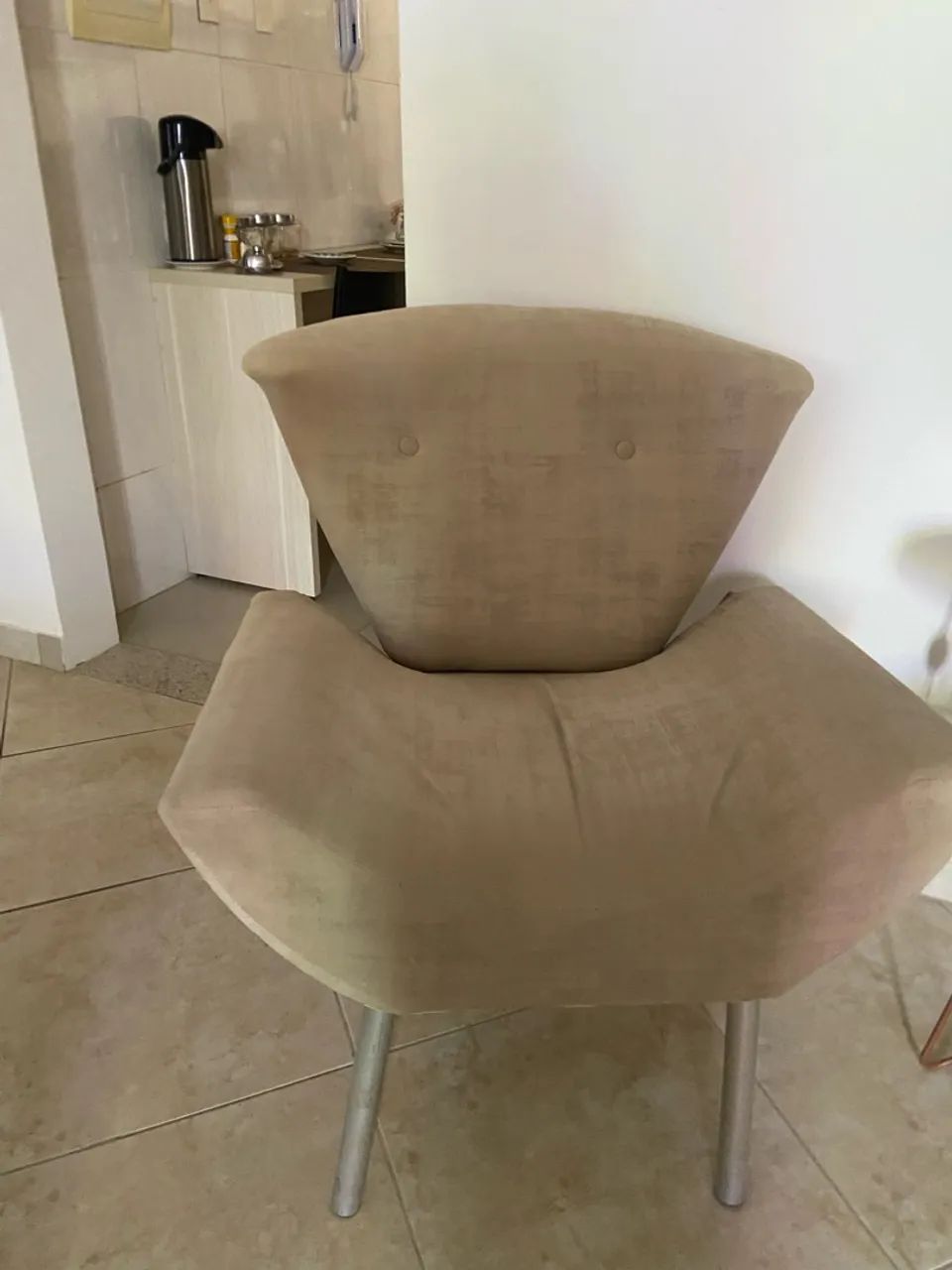 Conjunto para Sala: Poltrona, 3 Quadros e 2 Mesas de Canto - Foto 4