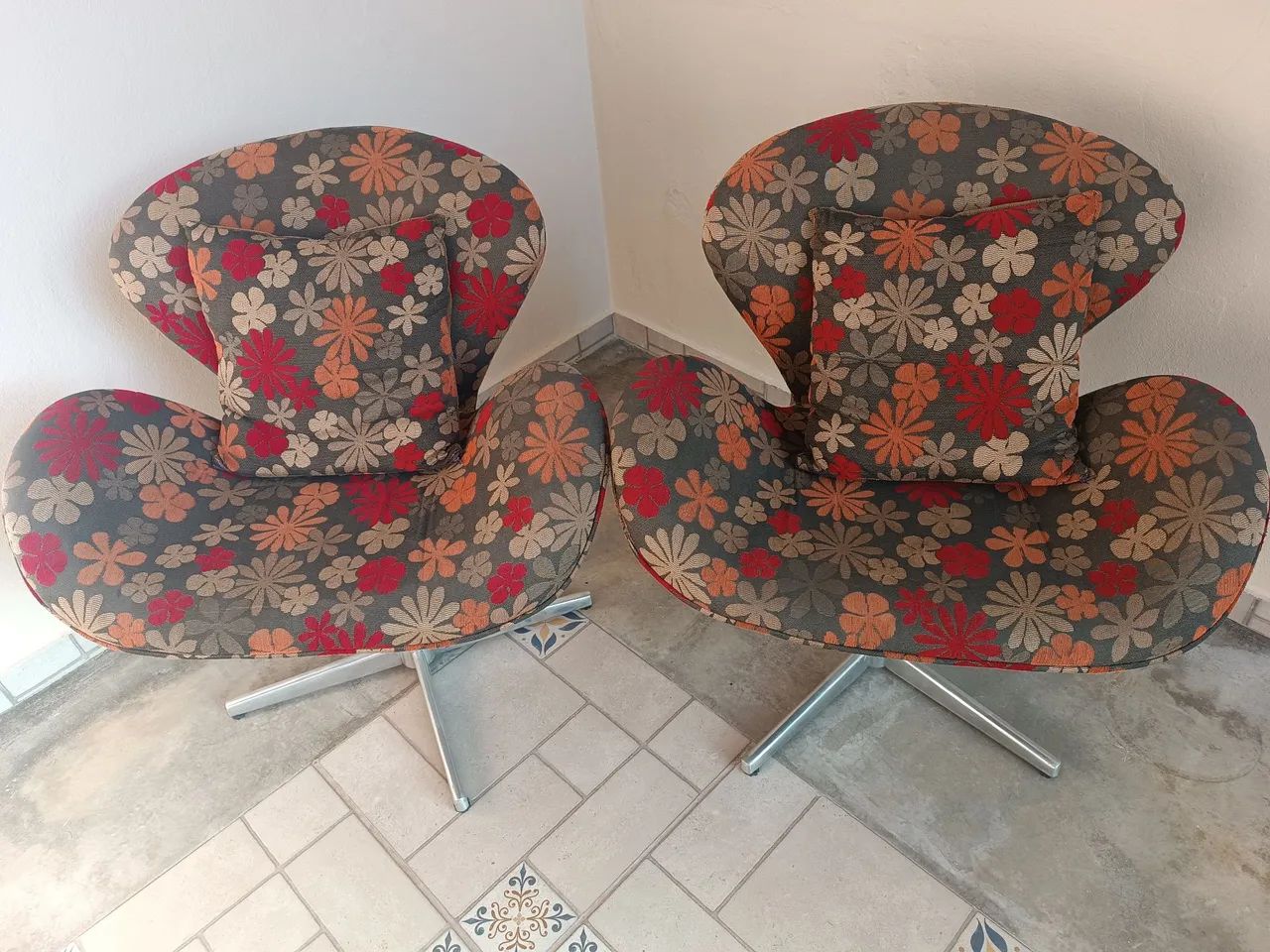 Duas Poltronas Swan  - Foto 4