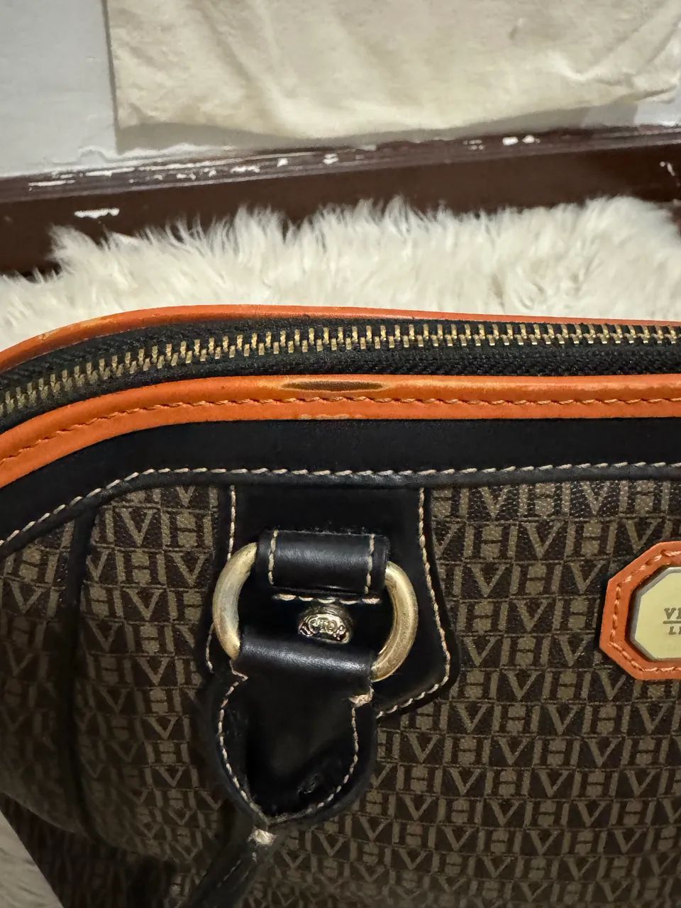 Bolsa Victor Hugo Preta e Laranja  - Foto 4