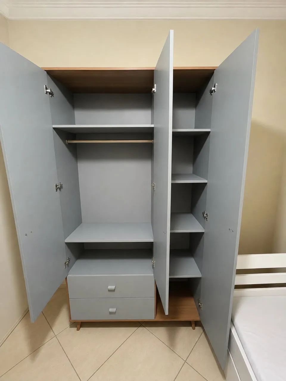 Guarda roupa- Pouco usado 