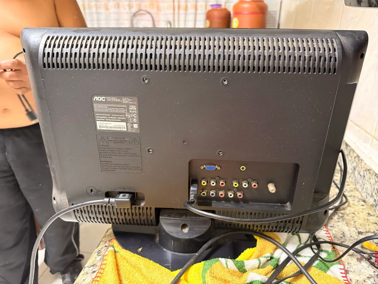 TV AOC LCD 19 polegadas  com HDMI VGA AV Funcionando Perfeitamente - Foto 4