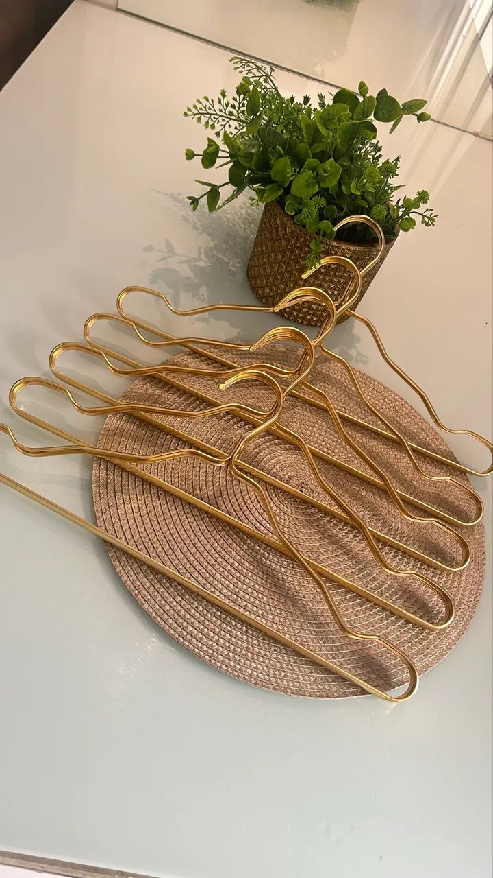 Cabide metálico dourado - Foto 3
