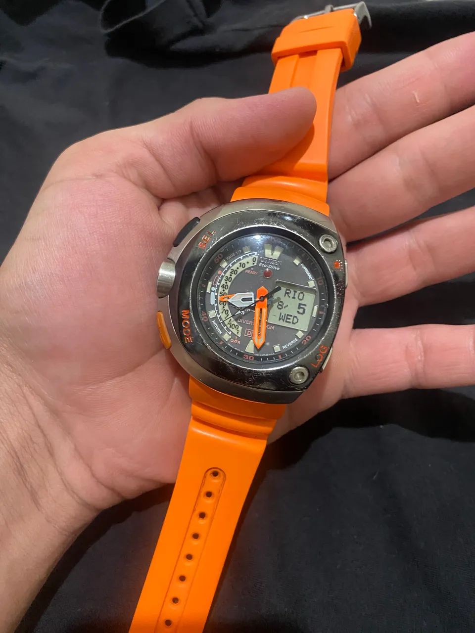 Vendo Relógio Citizen Meia Lua Laranja e Meia Lua Amarelo  - Foto 2