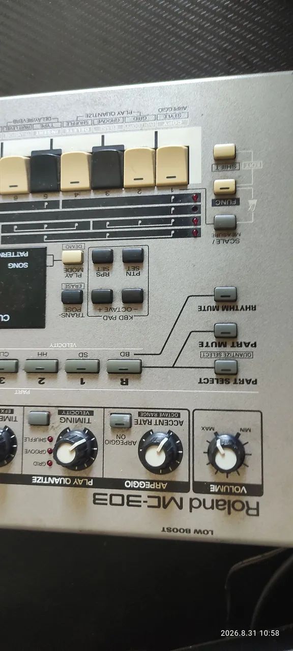 Roland MC-303 - Foto 5