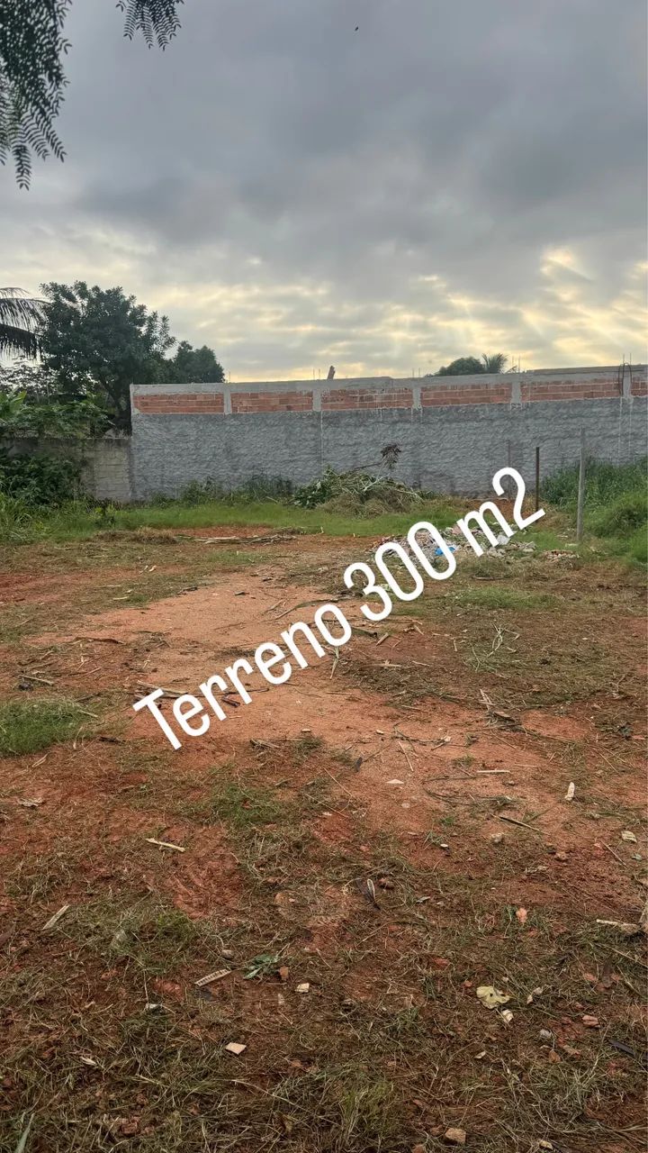 Terreno a Venda ( Reta da base)