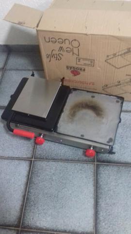 Vendo sanduicheira semi nova