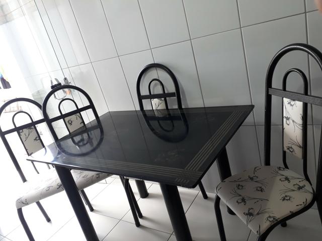 Mesa 4 cadeiras.tampo de mármore