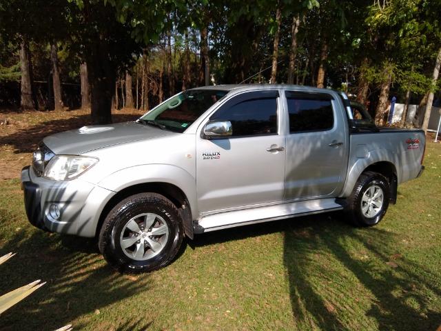 Hilux, ano 2010, 3.0, câmbio automático, modelo SRV