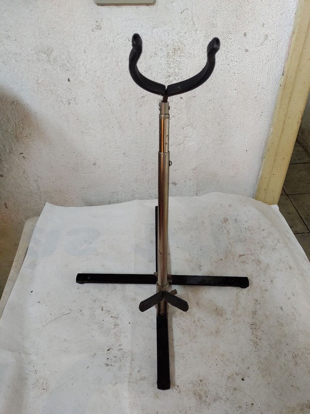 Tripé para sax sofone