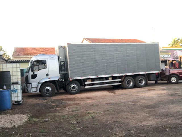 FORD CARGO