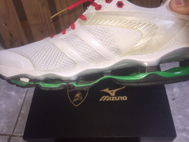 mizuno wave prophecy lamborghini