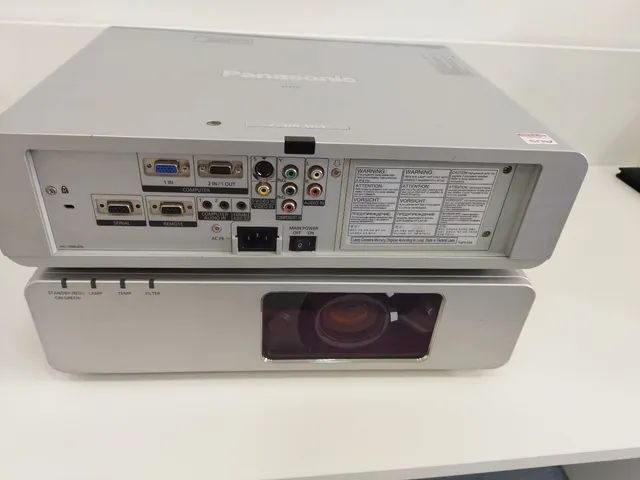 Projetor Panasonic Pt-F200U - Foto 2