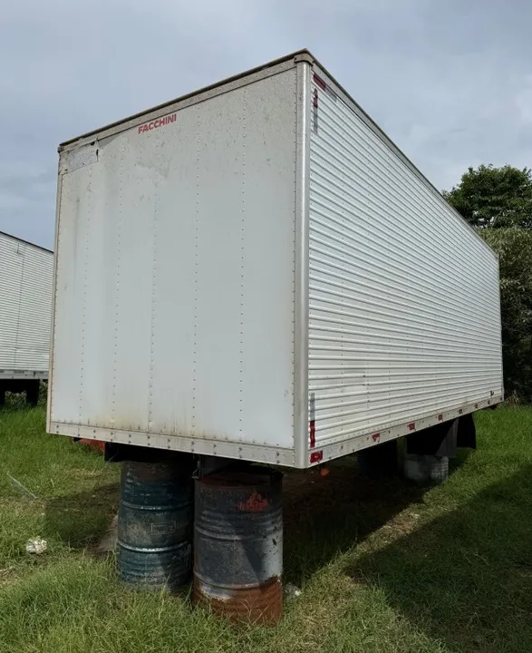Furgão carga seca 6,20m 2017 a pronta entrega