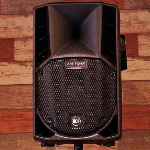 Caixa de Som Ativa RCF Art 710a
