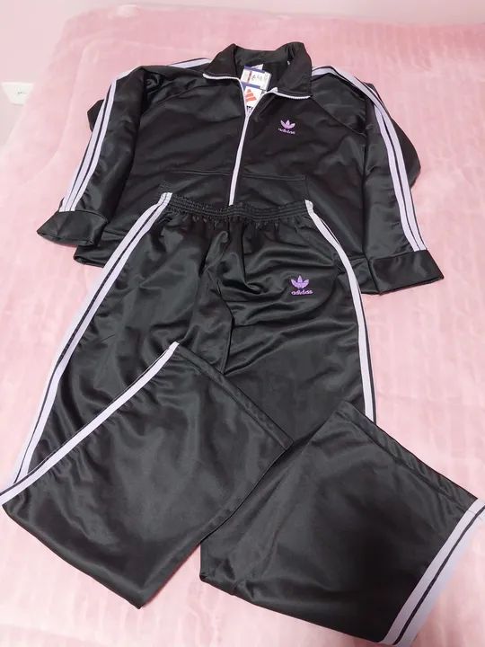 Conjunto de agasalho adidas 
