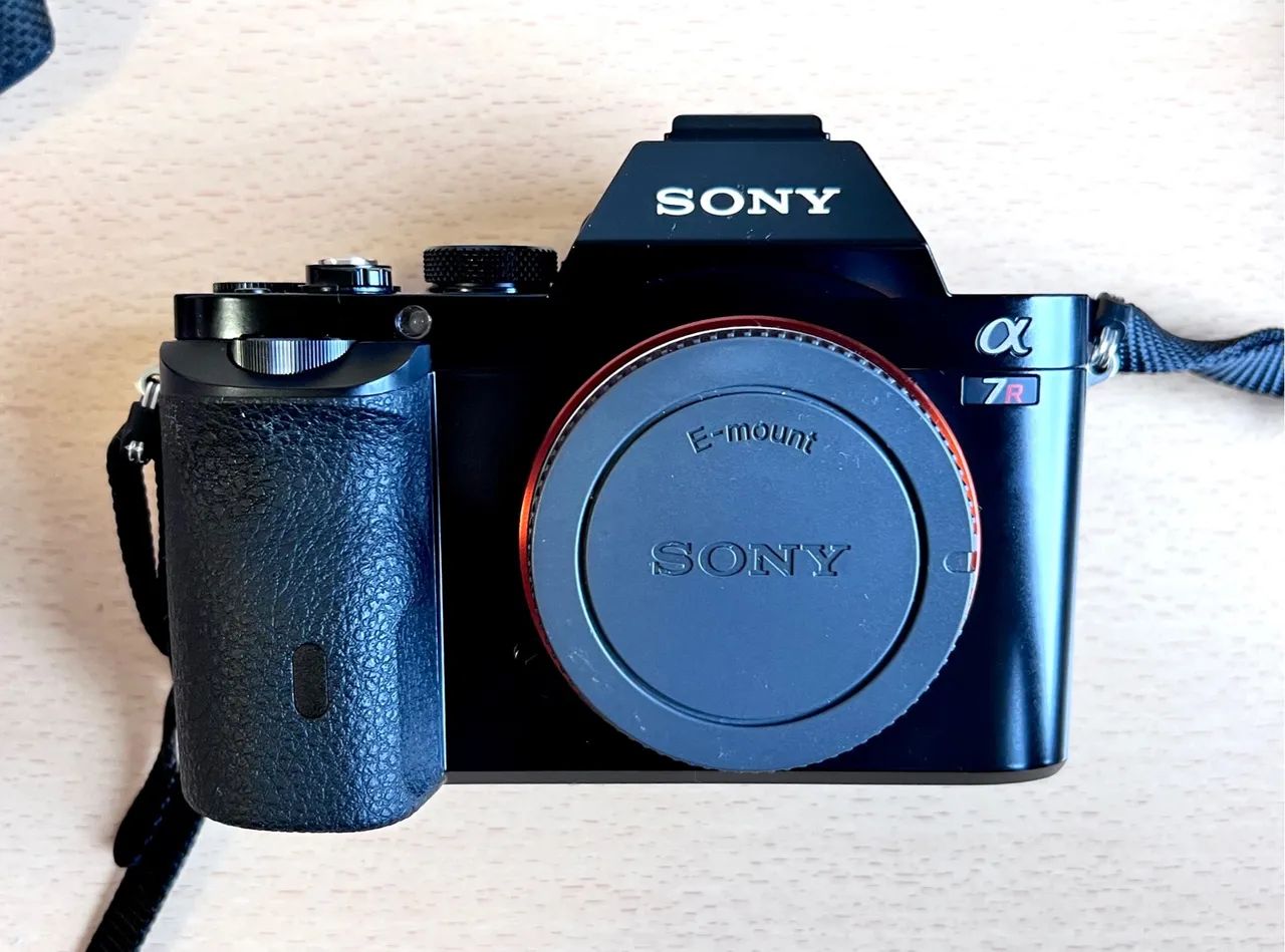 Câmera Sony Alpha 7R + Lente FE 35mm f/2.8 Sonnar T* Carl Zeiss