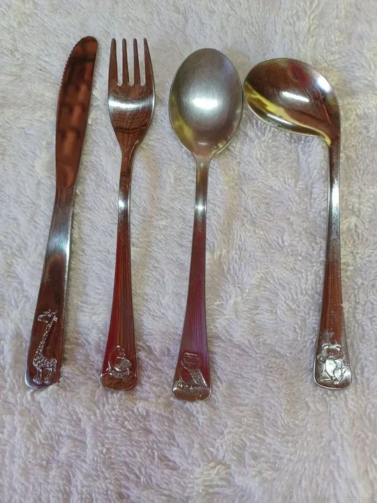 Talheres infantis com desenhos