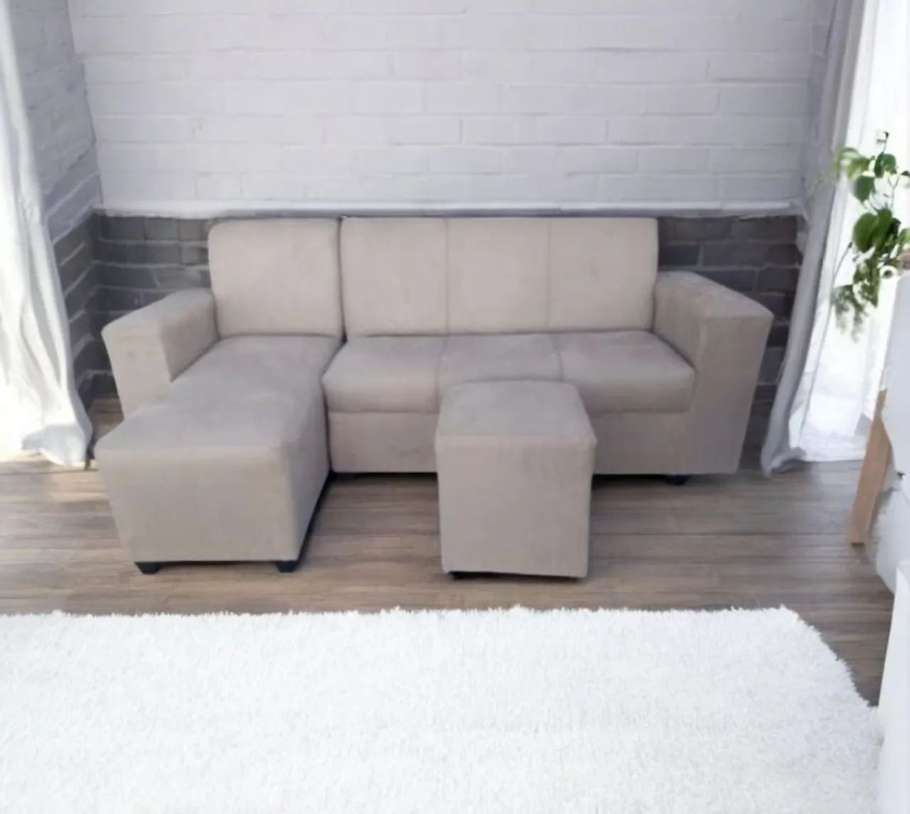 Sofá com cheis em Suede Bege