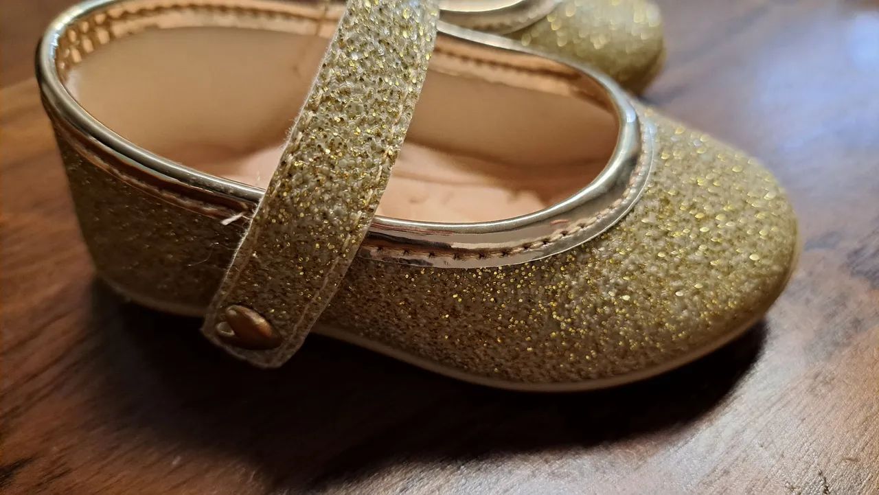 Sapato dourado Pimpolho tamanho 18 - Foto 2