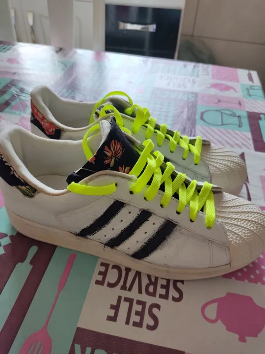 Tênis Adidas Superstar Branco Floral tam 37 ( 25 cm )