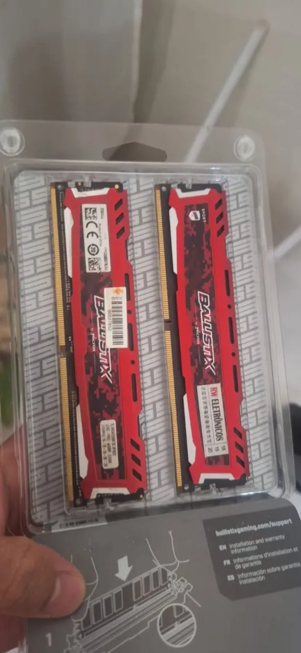 Memória RAM Ballistix Sport DDR4 8GB T(2 pente de 4GB cada)