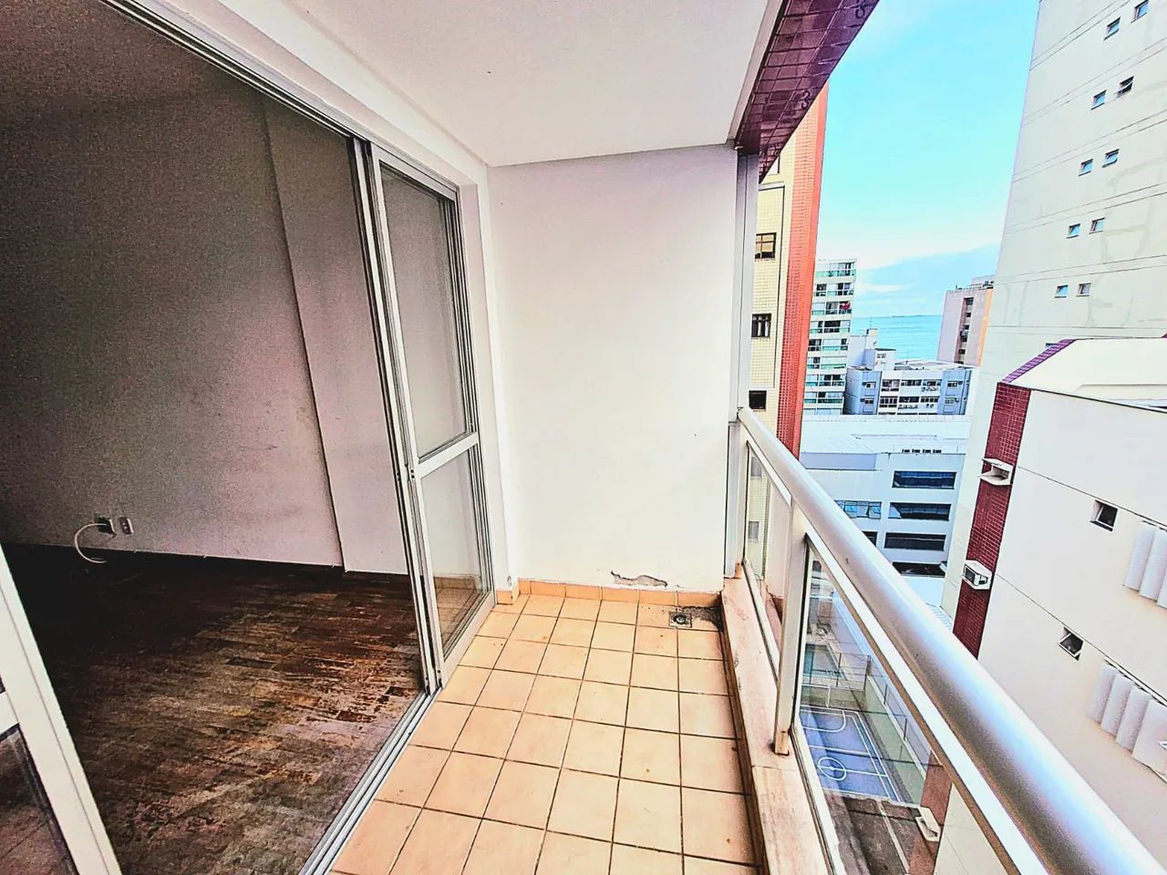 Apto 2 quartos com dependência completa - Foto 2