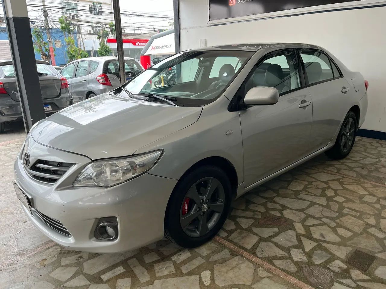 Corolla gli 1.8 flex ano 2014  único dono carro possue manual chave reserva - Foto 2