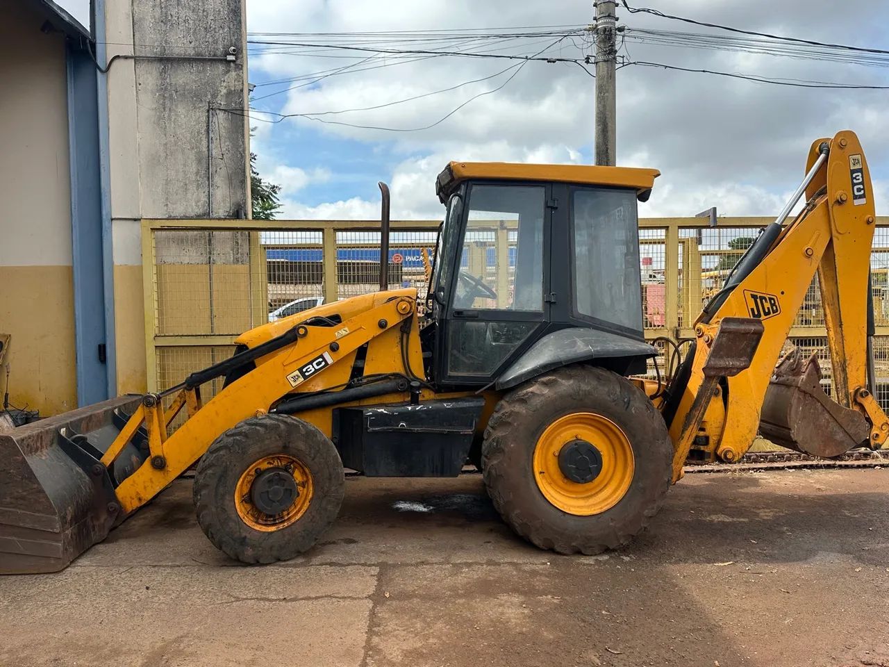 Retroescavadeira JCB 3C  - Foto 2