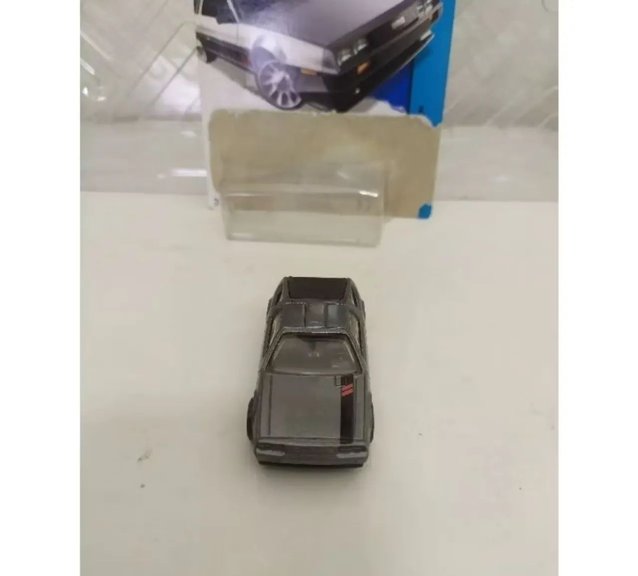 Hotwheels DeLorean cinza 1/64 - Foto 3